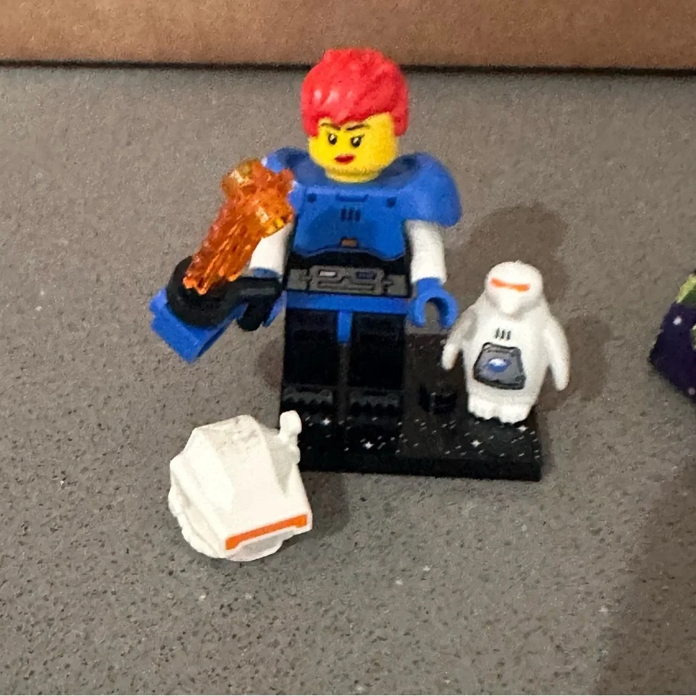 LEGO Series 26 Ice Planet Explorer Minifigure 71046 w Penguin & Box